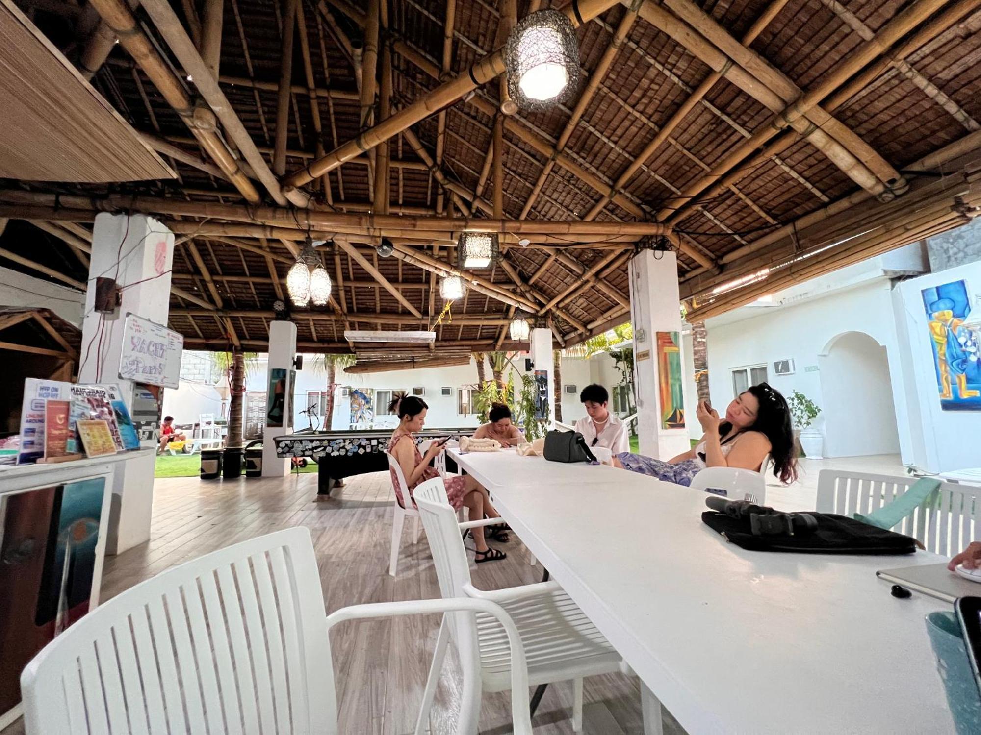 Boracay Backpackers Hostel *
