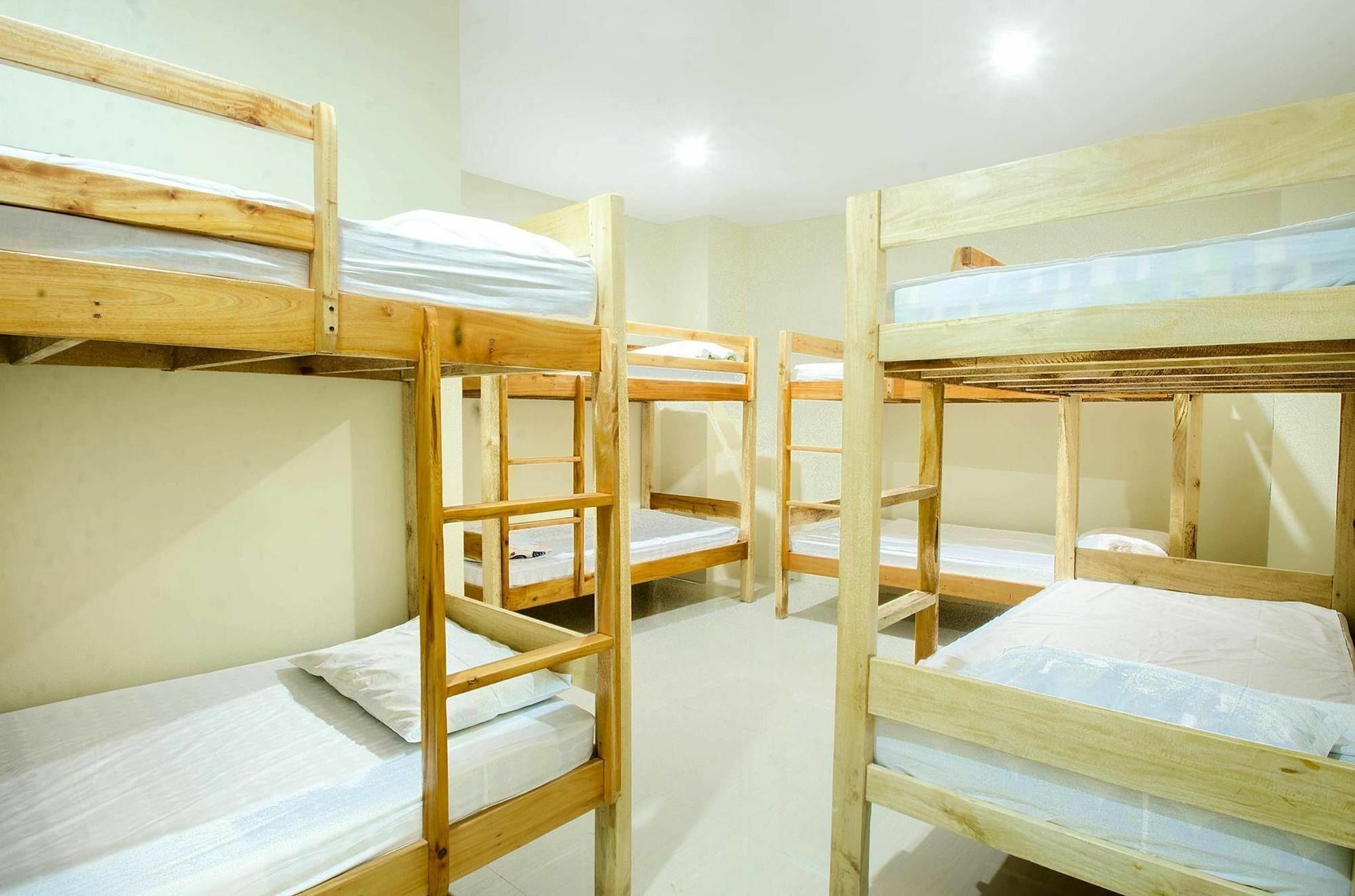 Boracay Backpackers Hostel *